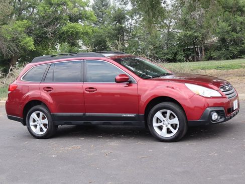 Used 2014 Subaru Outback 2.5i Premium AWD/4WD image 2