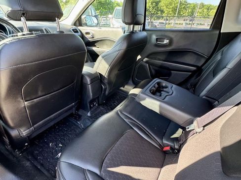 Used 2018 Jeep Compass Latitude w/ Popular Equipment Group AWD/4WD image 11
