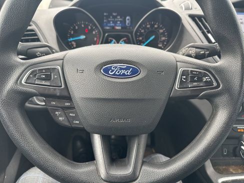 Used 2019 Ford Escape SE image 2