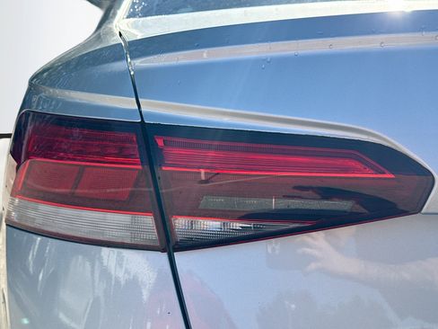 Used 2020 Volkswagen Passat 2.0T SEL image 10