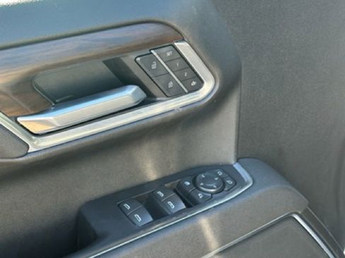 Used 2025 GMC Sierra 1500 SLT image 8