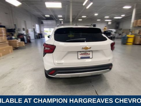 Used 2024 Chevrolet Trax LT w/ Driver Confidence Package FWD image 9