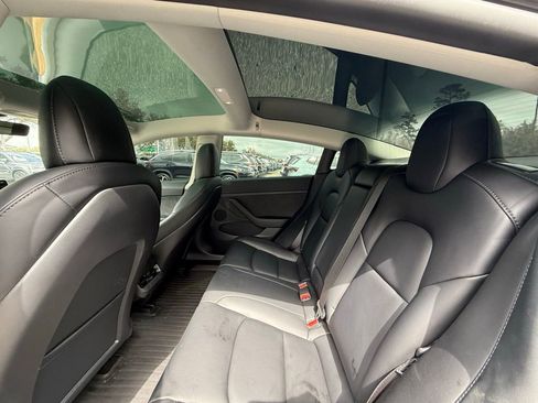 Used 2022 Tesla Model 3 Standard Range image 16