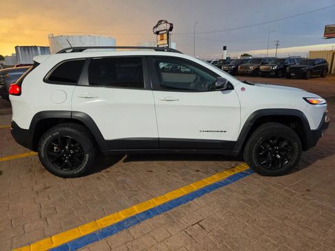 Used 2015 Jeep Cherokee Trailhawk w/ Comfort/Convenience Group AWD/4WD image 4
