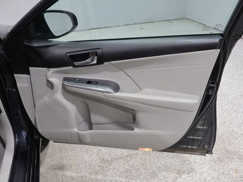 Used 2014 Toyota Camry XLE w/ Leather Package FWD image 24