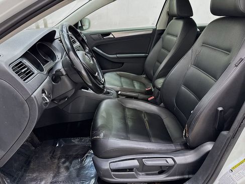 Used 2017 Volkswagen Jetta SE image 7