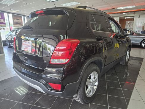 Used 2019 Chevrolet Trax LT w/ LT Convenience Package image 4