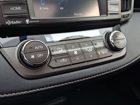 Used 2014 Toyota RAV4 XLE image 19