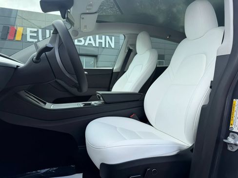 Used 2023 Tesla Model Y Performance AWD/4WD image 7