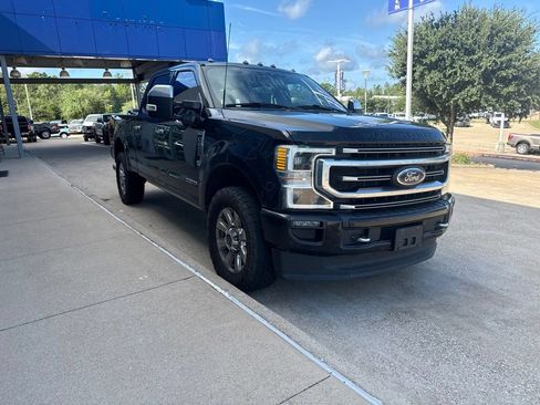 Used 2022 Ford F250 Platinum AWD/4WD image 2
