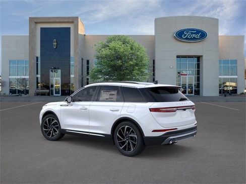 New 2026 Lincoln Corsair Reserve image 4