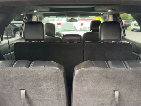 Used 2019 Ford Explorer XLT w/ XLT Sport Appearance Package AWD/4WD image 11