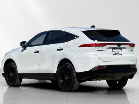 Used 2024 Toyota Venza Nightshade image 6