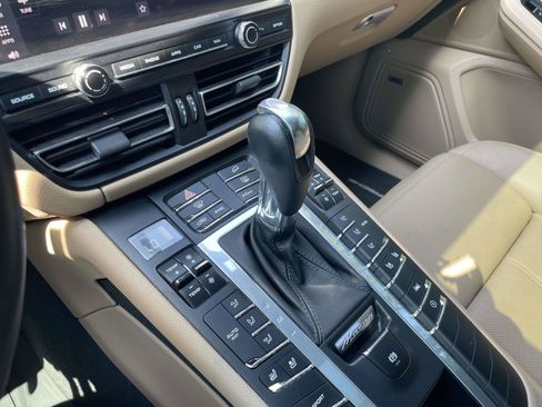 Used 2020 Porsche Macan AWD/4WD image 32