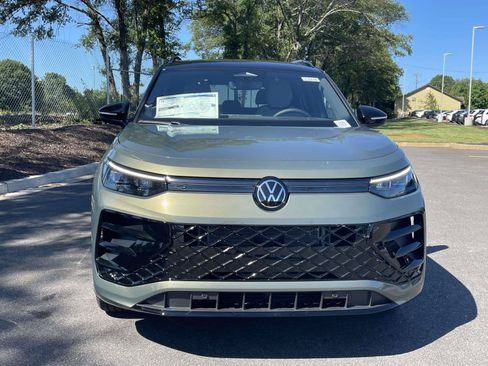 New 2026 Volkswagen Tiguan SE R-Line FWD image 2