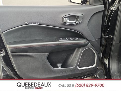 Used 2019 Jeep Compass Latitude w/ Popular Equipment Group FWD image 9