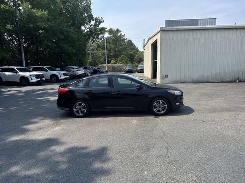 Used 2016 Ford Focus SE FWD image 4