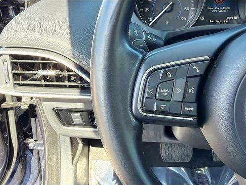 Used 2018 Jaguar XE Premium image 34