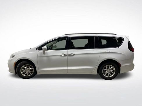 Used 2022 Chrysler Pacifica Touring-L image 10