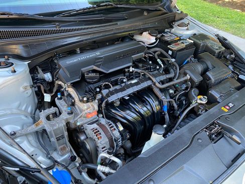Used 2021 Hyundai Elantra SEL FWD image 16