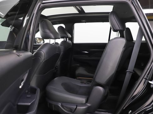 Used 2025 Toyota Grand Highlander AWD Hybrid image 17
