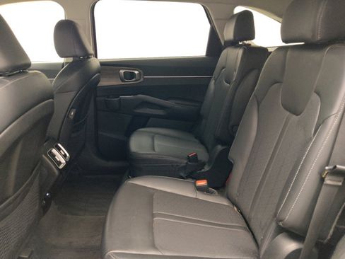 Used 2022 Kia Sorento EX w/ Panoramic Sunroof Package FWD image 18