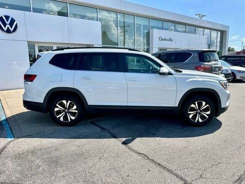 Used 2024 Volkswagen Atlas SE FWD image 8