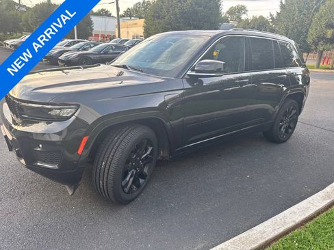 Used 2023 Jeep Grand Cherokee Overland w/ Luxury Tech Group IV AWD/4WD image 5
