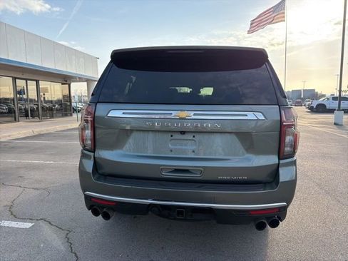 Used 2023 Chevrolet Suburban Premier image 4