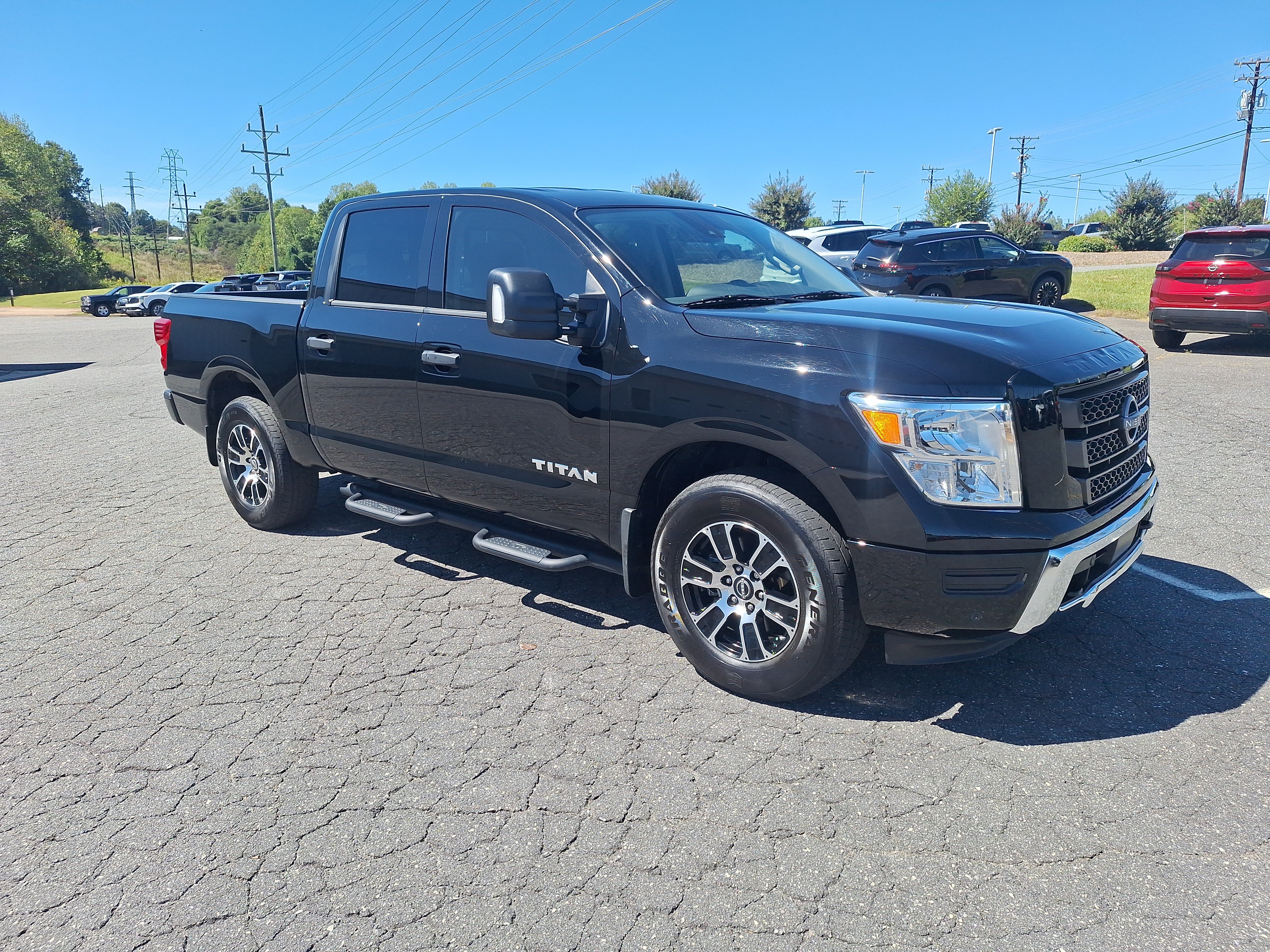 Used 2024 Nissan Titan SV w/ SV Convenience Package AWD/4WD image 3