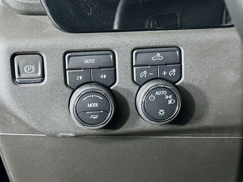 Used 2023 Chevrolet Silverado 1500 LT AWD/4WD image 16