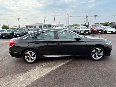 Used 2018 Honda Accord EX image 4