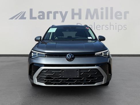 Used 2025 Volkswagen Taos SE FWD image 8