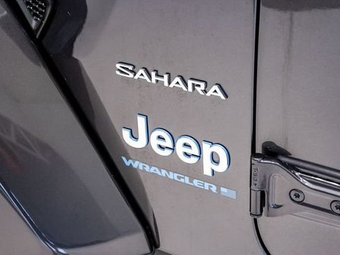Used 2024 Jeep Wrangler Unlimited Sahara AWD/4WD image 30