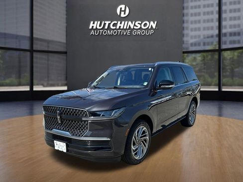 Used 2025 Lincoln Navigator Reserve image 3