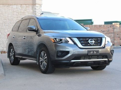 Used 2019 Nissan Pathfinder S image 2