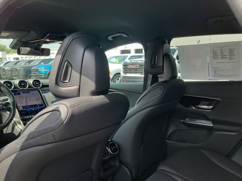 Used 2025 Mercedes-Benz GLC 350e 4MATIC image 14