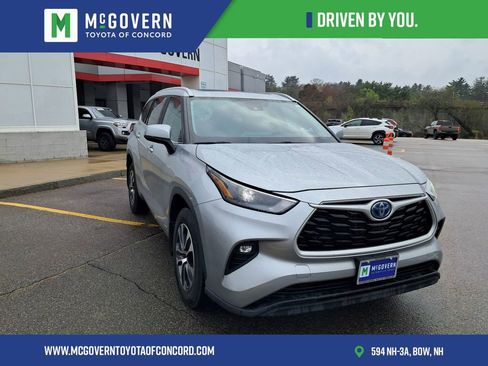 Used 2023 Toyota Highlander XLE AWD/4WD image 11