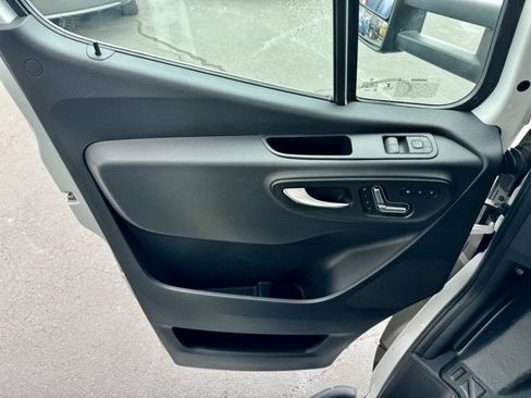 Used 2022 Mercedes-Benz Sprinter 3500 image 22