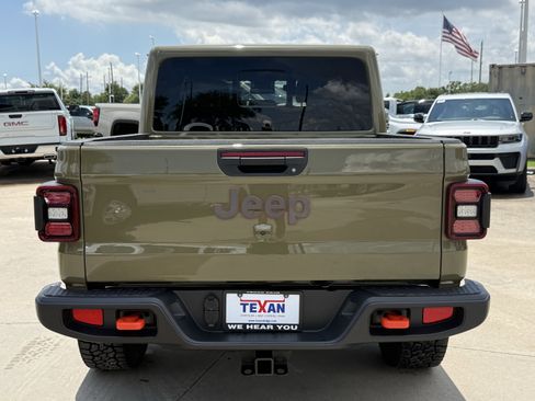Used 2025 Jeep Gladiator Mojave w/ Convenience Group AWD/4WD image 6