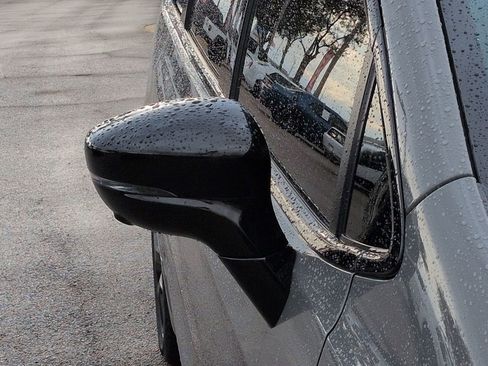 Used 2023 Chrysler Pacifica Limited w/ Uconnect Theater Family Group image 11