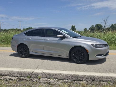 Used 2015 Chrysler 200 Limited w/ Convenience Group FWD image 1