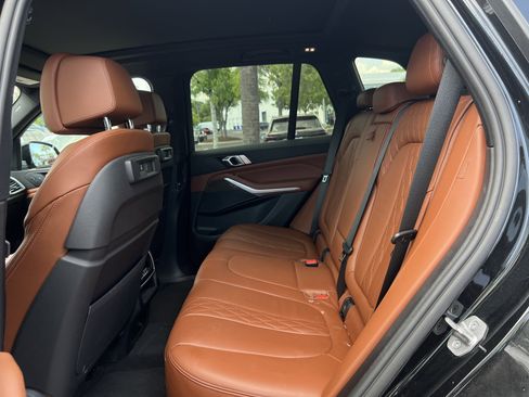 Used 2022 BMW X5 xDrive40i w/ M Sport Package image 31