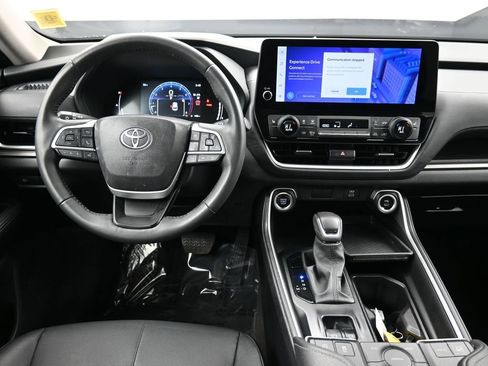 Certified 2025 Toyota Grand Highlander LE image 19
