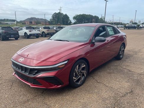 Certified 2025 Hyundai Elantra Sport FWD image 2