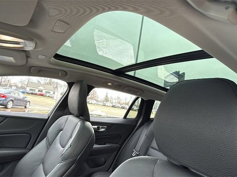 Certified 2025 Volvo V60 B5 Cross Country Plus image 22