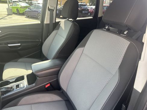 Used 2017 Ford Escape SE FWD image 19
