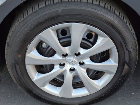 Used 2025 Toyota Corolla LE image 11