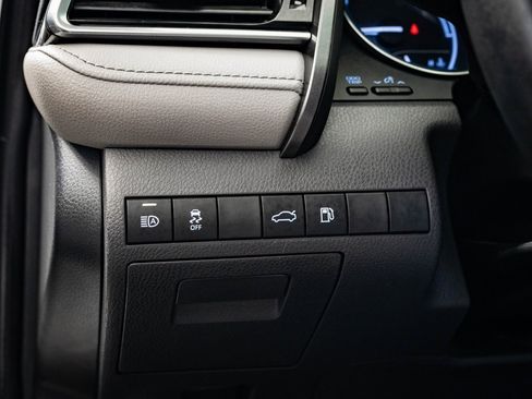 Used 2018 Toyota Camry SE image 40