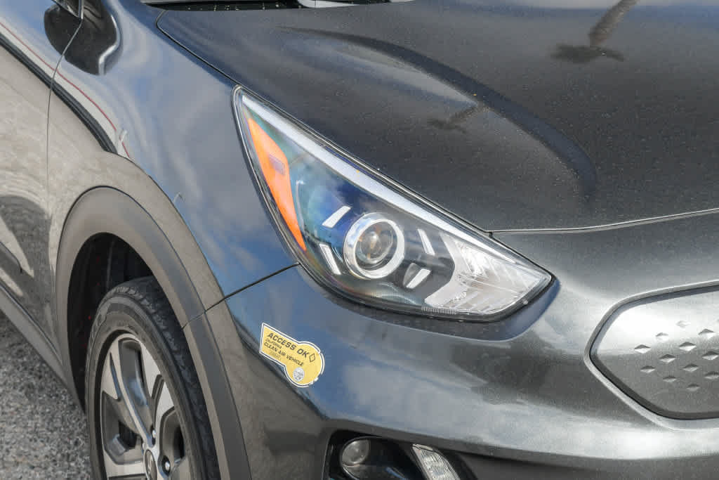Used 2022 Kia Niro EX FWD image 4